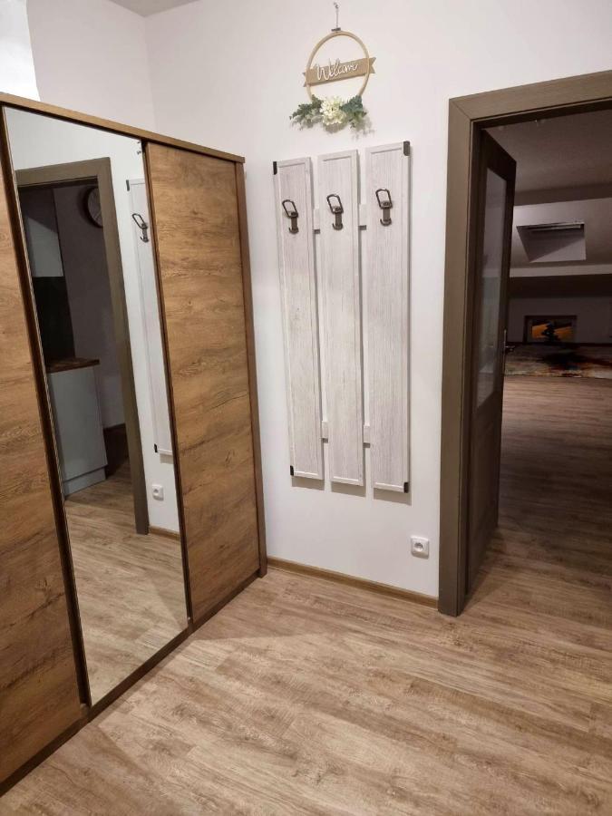 Podkrovni Studio Na Velkem Namesti S Wi-Fi Zdarma Hradec Králové Exteriör bild