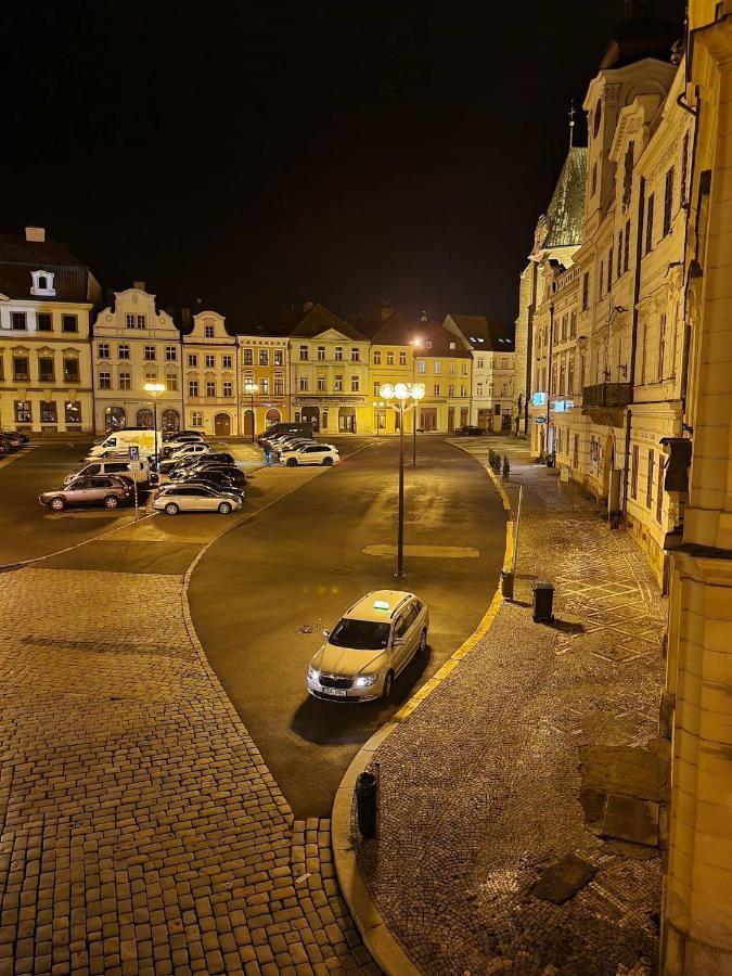 Podkrovni Studio Na Velkem Namesti S Wi-Fi Zdarma Hradec Králové Exteriör bild