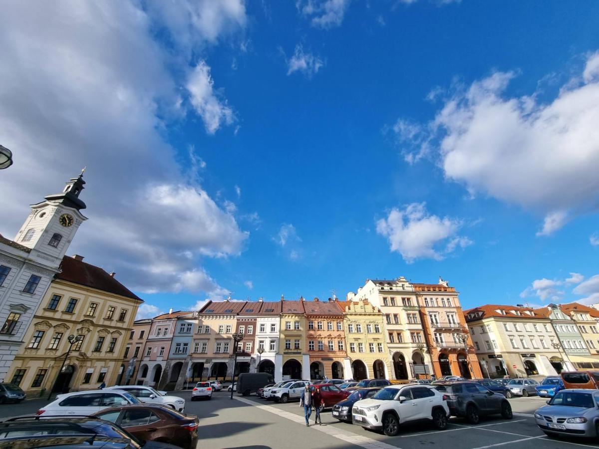 Podkrovni Studio Na Velkem Namesti S Wi-Fi Zdarma Hradec Králové Exteriör bild