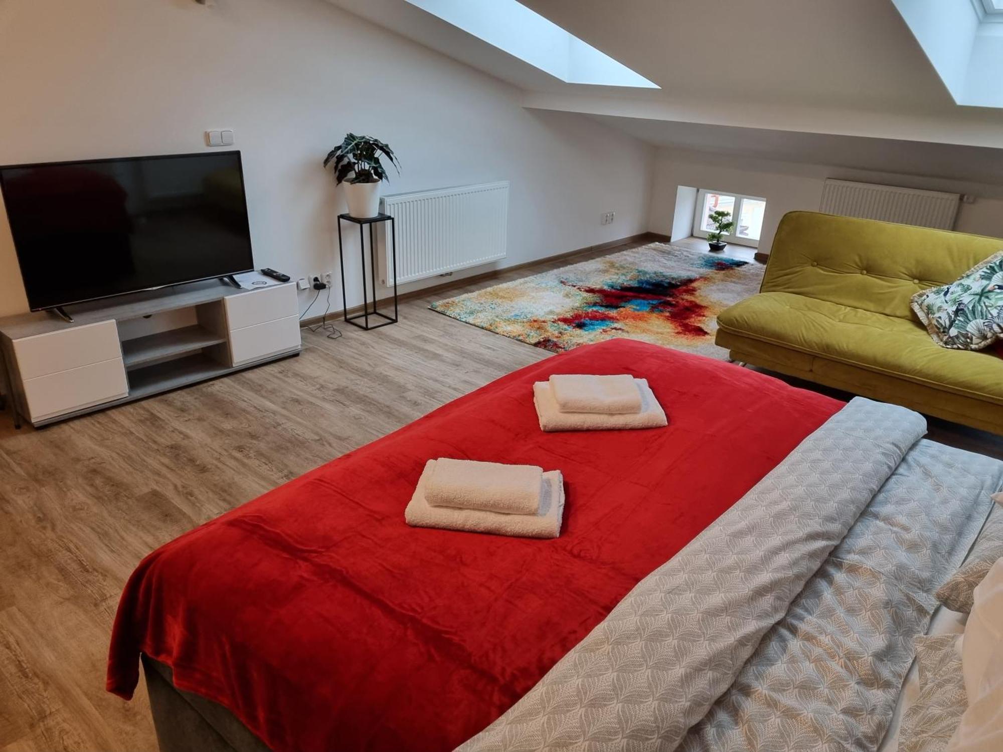 Podkrovni Studio Na Velkem Namesti S Wi-Fi Zdarma Hradec Králové Exteriör bild